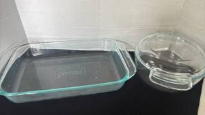 lot 1222 image: Pyrex Glass Baking Dish Set with Lid and Baking dish