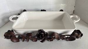 lot 1225 image: Anchor Hocking White Baking Dish with Decorative Metal Rose Stand