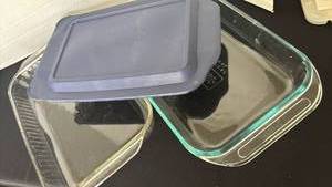 lot 1237 image: Pyrex Glass Baking Dish Set with Lid