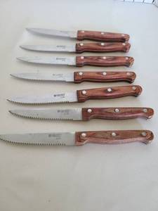 lot 1246 image: 7 Sabatier steak knives