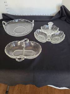 lot 1247 image: Clear Glass Serving Dishes Set