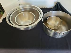 lot 1249 image: Mixing bowls
