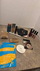 lot 1422 image: MAC, NARS and other Makeup and Beauty Products Bundle and heated eyelash curler