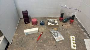 lot 1439 image: Mixed Beauty and Personal Care Items Lot