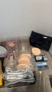 lot 1442 image: False eye lashes, brushes, make up bags and more