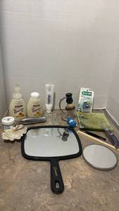 lot 1452 image: Mixed Grooming and Personal Care Items Lot