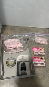 lot 1470 image: False Eyelashes and Lash Application Tools Bundle