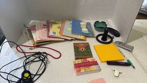 lot 1501 image: Sony RM-MC26 wired remote control for portable Walkman CD player, greeting cards and more