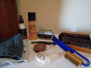 lot 1611 image: Shoe Shine Kit