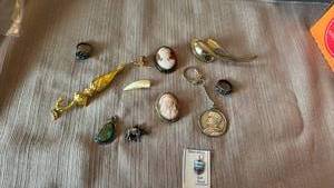 lot 1920 image: Pins and more