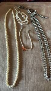 lot 1926 image: Womens jewelry