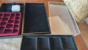 lot 1945 image: Jewelry organizers