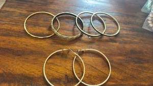 lot 1946 image: Bracelets and hoop earrings