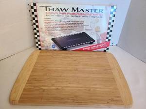 lot 1275 image: Thaw Master and cutting board