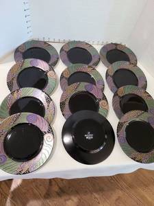 lot 1285 image: Arcoroc France 8in Glass Plates Set with Abstract Design
