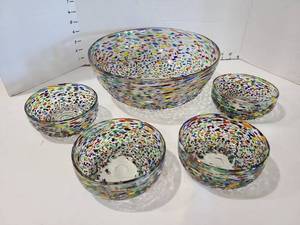 lot 1288 image: Confetti glass bowl set, 2 small bowls have chipped rims