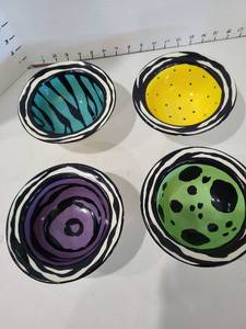 lot 1289 image: Hand Painted Ceramic Bowl Set with Artist Signature