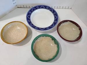 lot 1291 image: Set of 3  bowls with crackle glaze and a floral pattern larger bowl