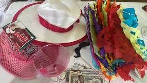 lot 1516 image: Photo props, bridal hat and more