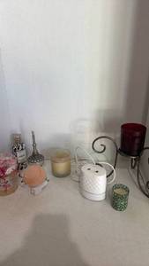 lot 1518 image: Mixed Home Decor and Candle Accessories Lot