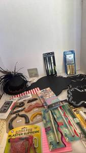 lot 1530 image: Mixed Arts and Crafts Supply Bundle