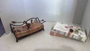 lot 1532 image: Decorative Metal Napkin Holder with Floral Paper Napkins Set