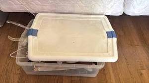 lot 1534 image: Rubbermaid tote with hangers