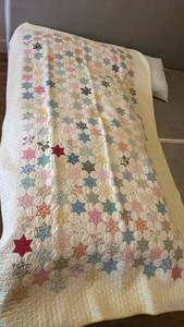 lot 1537 image: Quilt approx 77x44
