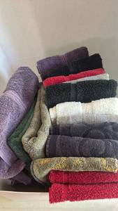 lot 1539 image: Hand towels, and bath towel