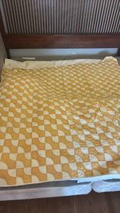 lot 1545 image: Queen size quilt