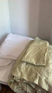 lot 1547 image: King size sheet sets