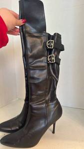 lot 1552 image: Black Leather Knee High Boots with Buckle Straps size 8.5