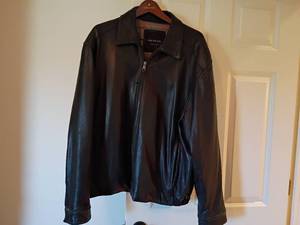 lot 1653 image: Mens Leather Jacket.  Size XL