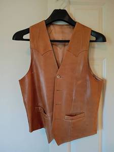 lot 1654 image: Mens Leather Vest.  42long