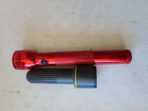 lot 3001 image: Maglite LED and Eveready Flashlights