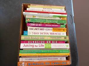 lot 3404 image: Books.  Juicing for Life