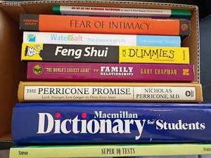 lot 3415 image: Books. Feng Shui for Dummies