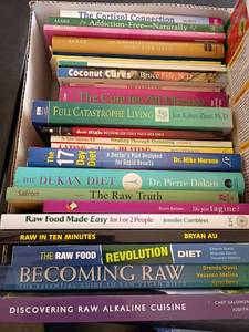 lot 3419 image: Books.  The 17 Day Diet