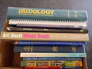 lot 3423 image: Books.  The Detox Book