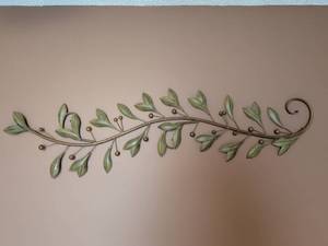 lot 1 image: Metal Leaf Vine Wall Art Decor