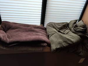lot 3 image: 3 Fleece Throw Blanket