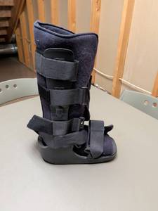 lot 7 image: Medical Walking Boot Orthopedic Support Brace