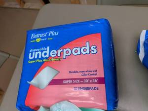 lot 8 image: Entrust Plus Disposable Underpads Super Size Bundle