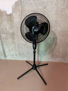 lot 14 image: Comfort Zone Oscillating Pedestal Fan with Adjustable Height