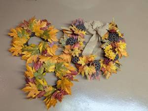 lot 18 image: Fall Autumn Leaf Wreaths with Burlap Bow