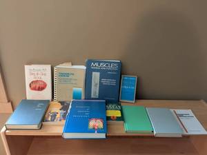 lot 32 image: Mixed Collection of College Textbooks and Reference Books
