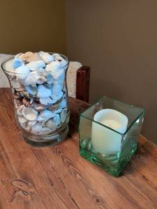 lot 34 image: Seashell Collection with Glass Candle Holder Set