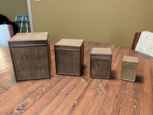lot 37 image: Nesting  Storage Box Set with Leaf Pattern