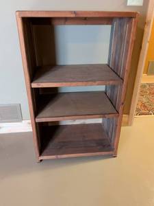 lot 40 image: Rustic Cedar Wood 3-Shelf Bookcase with Adjustable Shelves
