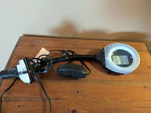 lot 42 image: LED Magnifying Desk Lamp with Adjustable Arm
